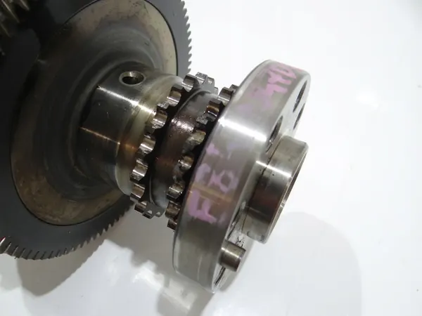 Vevaxel BMW X1 E84 N47D20C OE 8513673 image 2