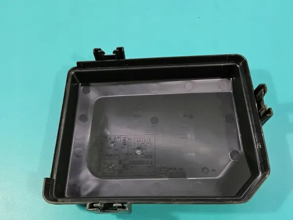 Sulakekotelo OEM 15514069 Opel Astra V K:lle image 10
