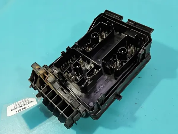 Sulakekotelo OEM 15514069 Opel Astra V K:lle image 6
