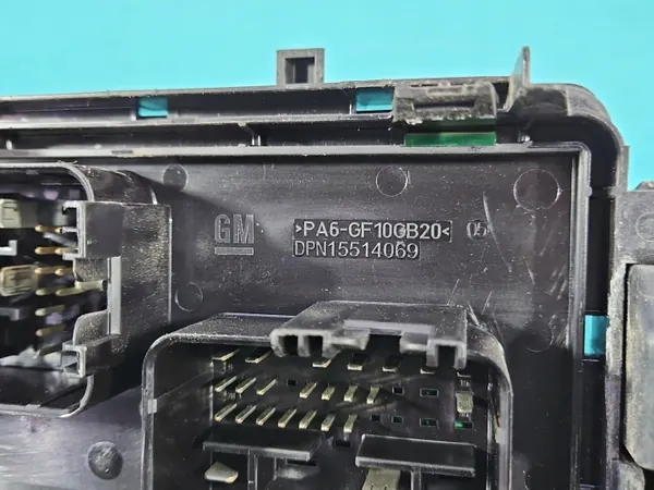 Sulakekotelo OEM 15514069 Opel Astra V K:lle image 8