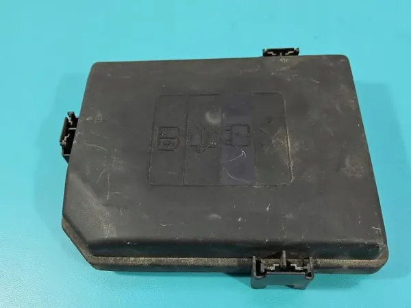 Sulakekotelo OEM 15514069 Opel Astra V K:lle image 9