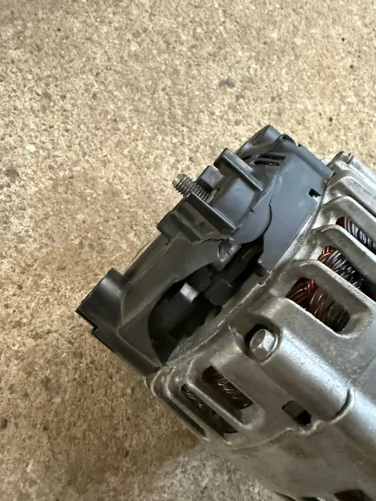 Vaihtovirtageneraattori VW 05E903026Q image 2