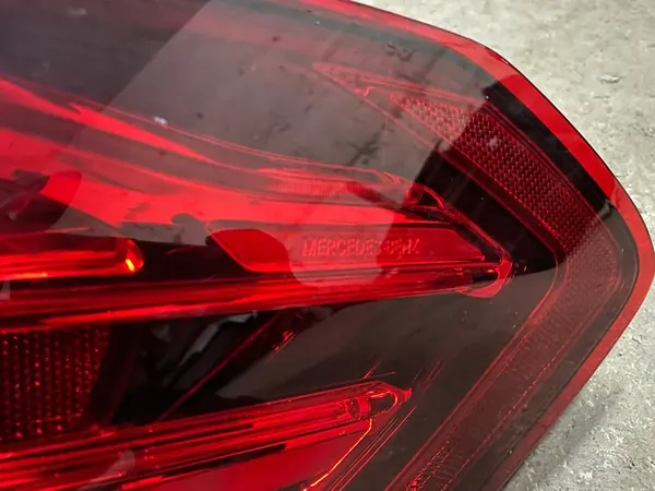 Mercedes 212 Rechter Achterlicht Origineel image 3