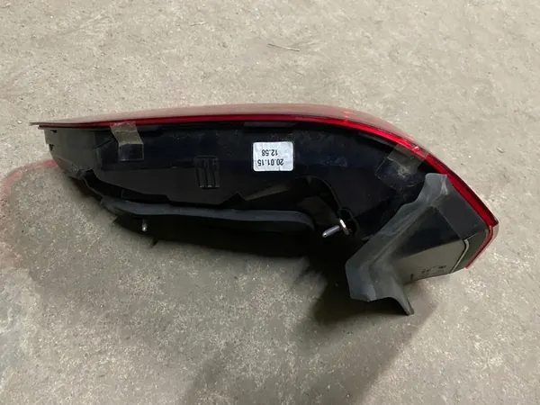 Mercedes 212 Rechter Achterlicht Origineel image 5