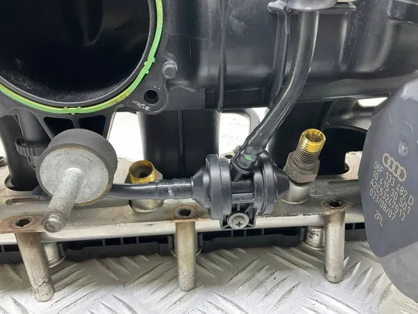 Audi A4 S4 B8 8K 2014 Ansaugkrümmer image 4