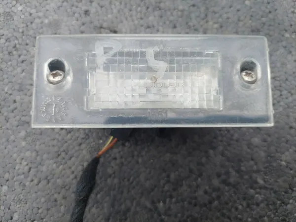 AUDI A4 B5 LIFT SEDAN LUZ DE PLACA DIREITA image 2