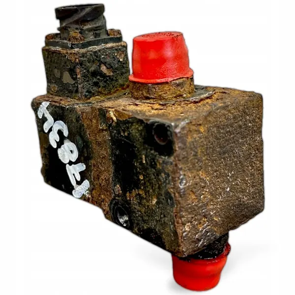 Válvula solenoide Volvo OEM 3199156 - Usada image 2