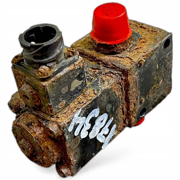 Válvula solenoide Volvo OEM 3199156 - Usada image 3