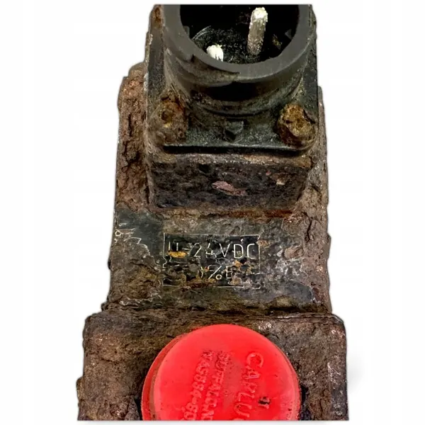 Válvula solenoide Volvo OEM 3199156 - Usada image 4