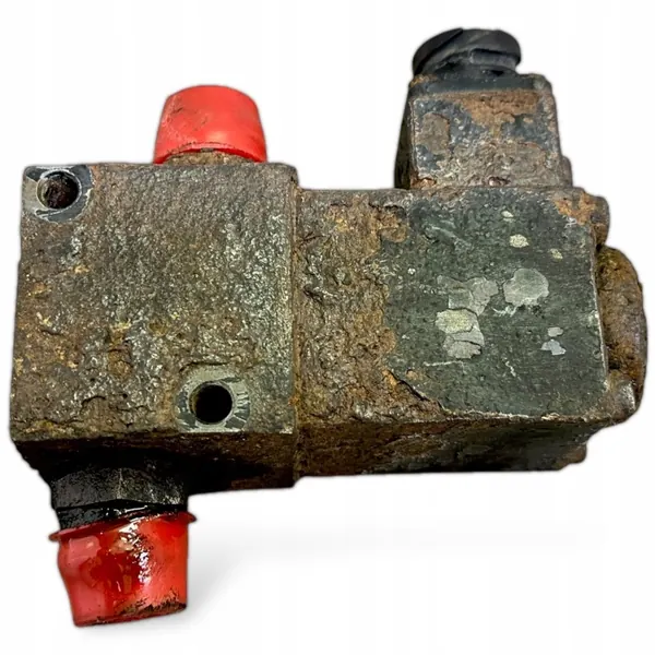 Válvula solenoide Volvo OEM 3199156 - Usada image 6