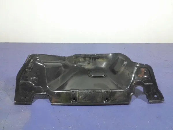 Audi A6 C8 väliseinä metallikansi OEM 4K0819523J image 2