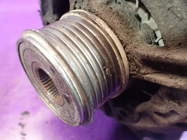 PEUGEOT 206 02-09 2.0 HDI Alternator 150A image 7