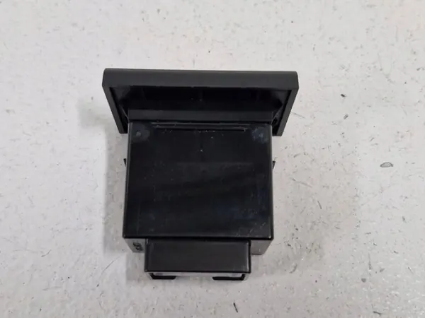 Tomada USB/AUX Kia Soul II OEM 96120-B2010 image 3