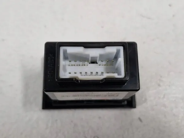 Tomada USB/AUX Kia Soul II OEM 96120-B2010 image 5