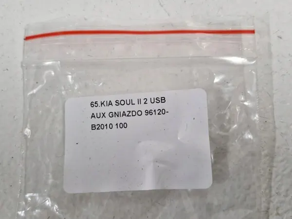 Tomada USB/AUX Kia Soul II OEM 96120-B2010 image 6