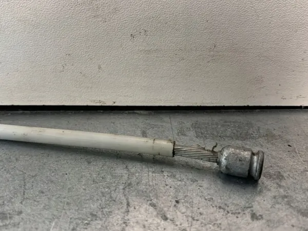 Câble de frein à main Skoda Yeti OEM FBZ23910 image 3
