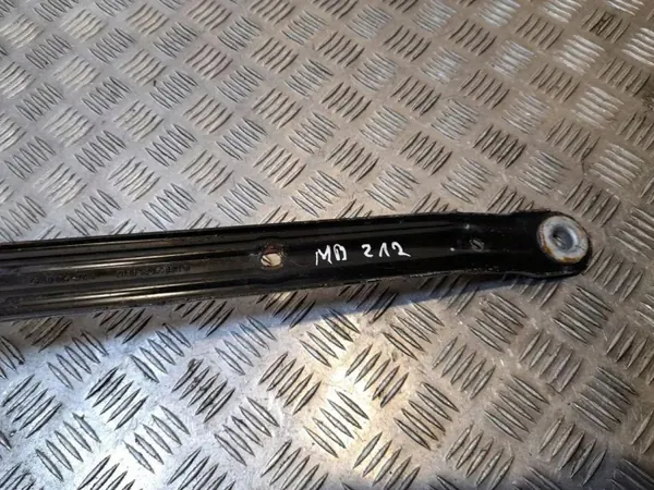 Support de réservoir Mercedes W212 OEM A2124700140 image 3