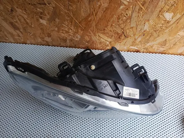 Oikea etuvalaisin Volvo V60 S60 Bi-Xenon image 4