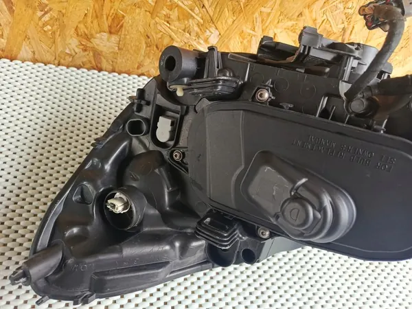 Oikea etuvalaisin Volvo V60 S60 Bi-Xenon image 6