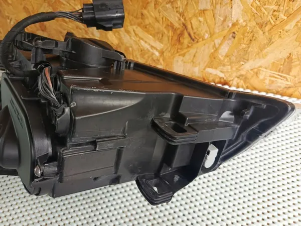 Oikea etuvalaisin Volvo V60 S60 Bi-Xenon image 7