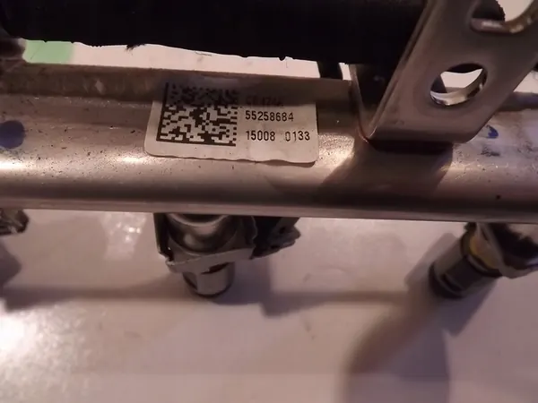 JEEP FIAT ALFA LANCIA Brandstofrail 1.4 T-JET 55258684 image 3