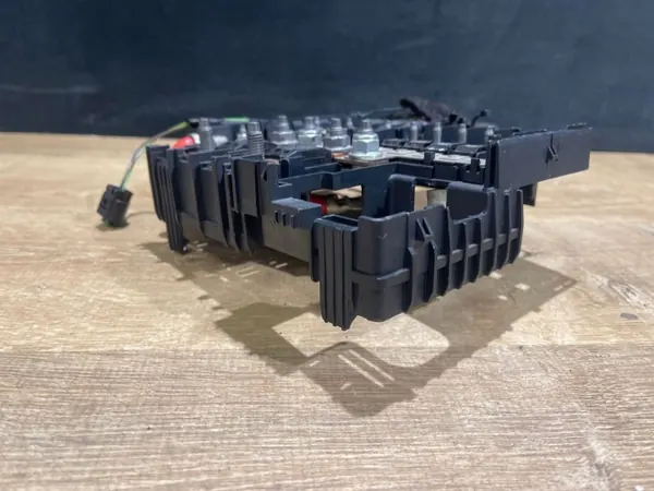 Land Rover batterisäkring OEM K8D214N073AB - Begagnad image 4