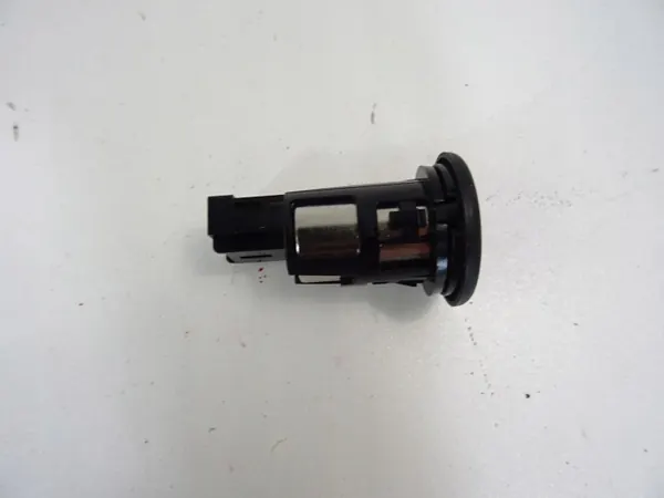 Tomada isqueiro 12V Nissan X-Trail T33 OEM image 4