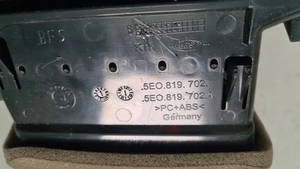 Juego de Rejilla OEM 5E0820951A para Skoda Octavia III image 10