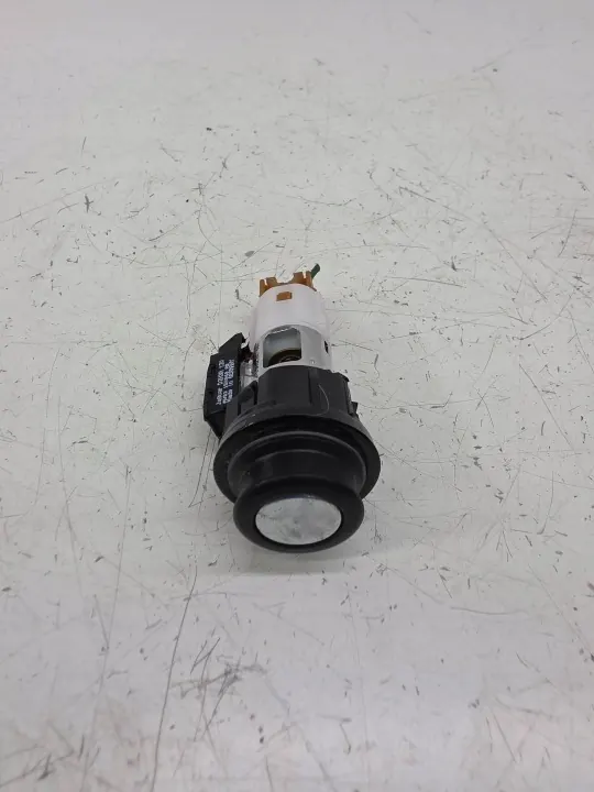 Prise 12V avant Jaguar F-Type OEM CPLA19N236AA image 2