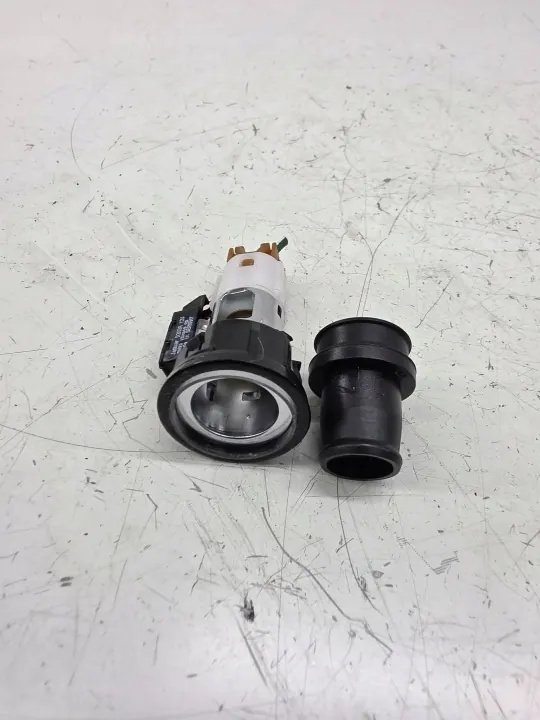 Prise 12V avant Jaguar F-Type OEM CPLA19N236AA image 5