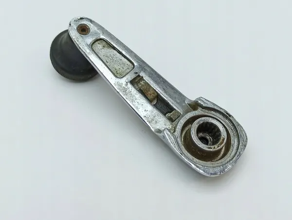 Mercedes-Benz W115 Manivela Janela Esquerda Traseira image 8