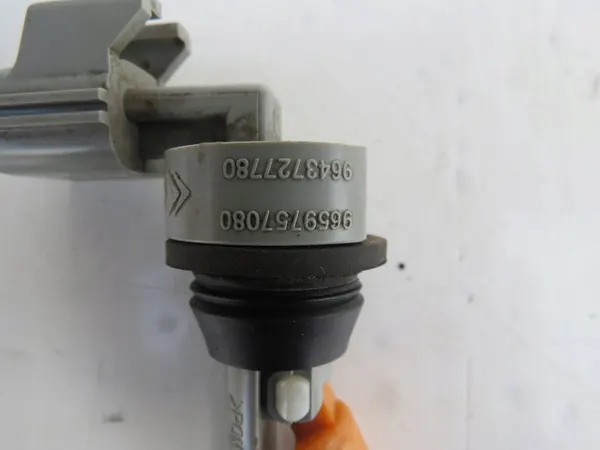 VOLVO S60 II V60 I 2.0D 163KM Vloeistofniveausensor OEM image 2