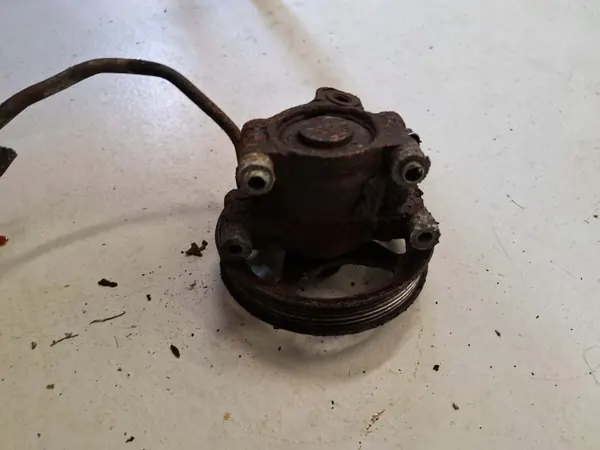 Ford servopump OEM 9L3Z3A674C - Begagnad image 2