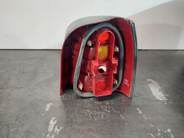 Luz trasera izquierda AUDI A4 AVANT 8D9945095D image 10