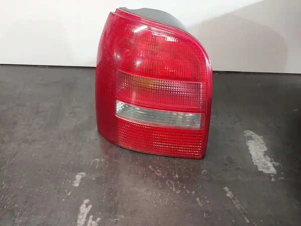 Luz trasera izquierda AUDI A4 AVANT 8D9945095D image 3