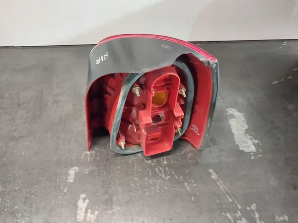 Luz trasera izquierda AUDI A4 AVANT 8D9945095D image 9