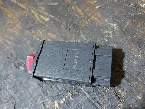 Warnblinkschalter Audi A6 C5 image 3