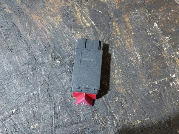 Warnblinkschalter Audi A6 C5 image 9