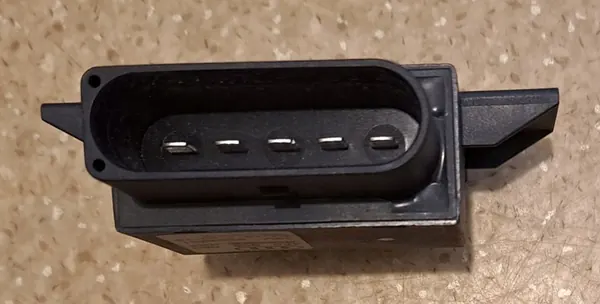 Módulo de controle da bomba de combustível Audi 4F0906093 image 3