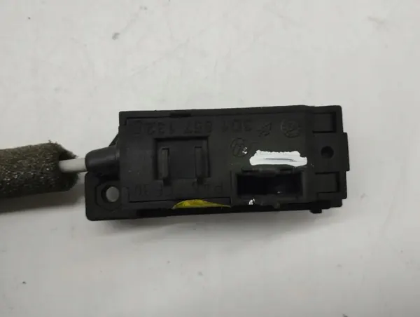Hansikaslokeron kahva Bentley Flying Spur 2005 OEM 3D0857147 image 7