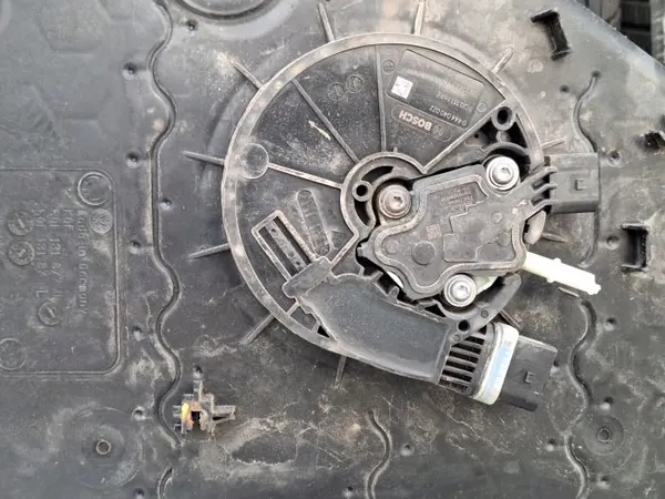 VAG AdBlue tankpomp OEM 5QF131877L - Gebruikt image 9