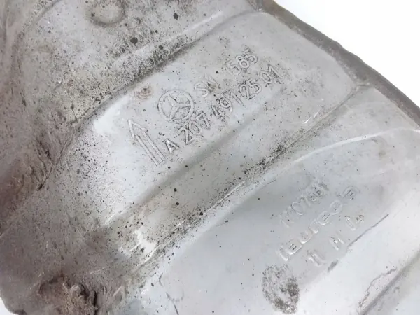 Mercedes-Benz E A207 Pakoputken vaimentin OEM A2074912501 image 3