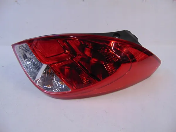 HYUNDAI i20 lámpara trasera derecha 924024P500 image 2