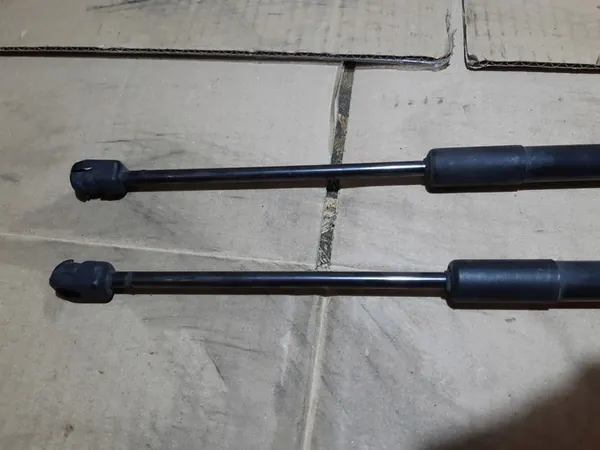 Baklucka Lyftstöd KIA CEED II 81770-A2000 81780-A2000 image 4