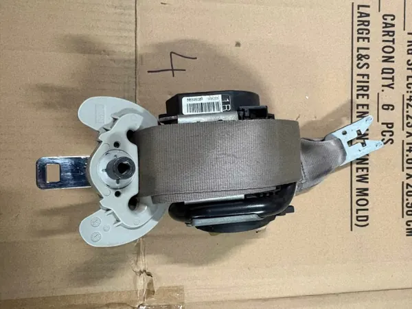 Renault Laguna III rechter vorderer Sicherheitsgurt OEM image 2