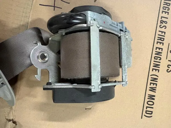 Renault Laguna III rechter vorderer Sicherheitsgurt OEM image 5