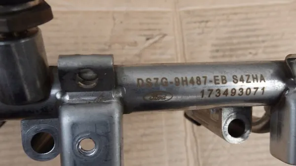 FORD MONDEO MK5 1.5 Bränslerail DS7G-9F593-EA image 3