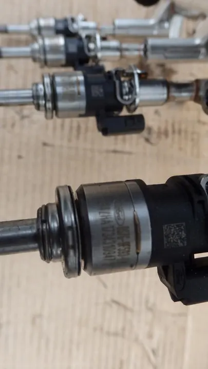 FORD MONDEO MK5 1.5 Bränslerail DS7G-9F593-EA image 4