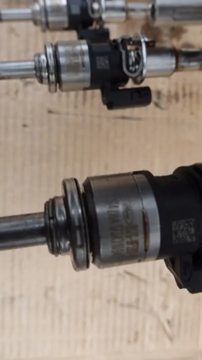 FORD MONDEO MK5 1.5 Bränslerail DS7G-9F593-EA image 5