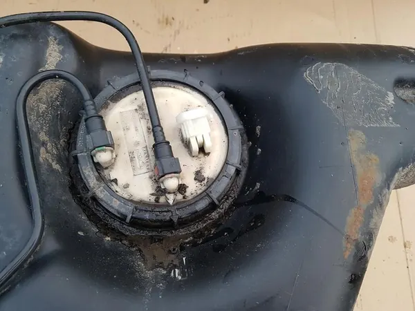 Bränsletank och pump Renault Laguna I Lift 1.8 16V image 4